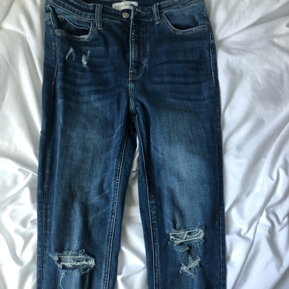 Distressed skinny jeans